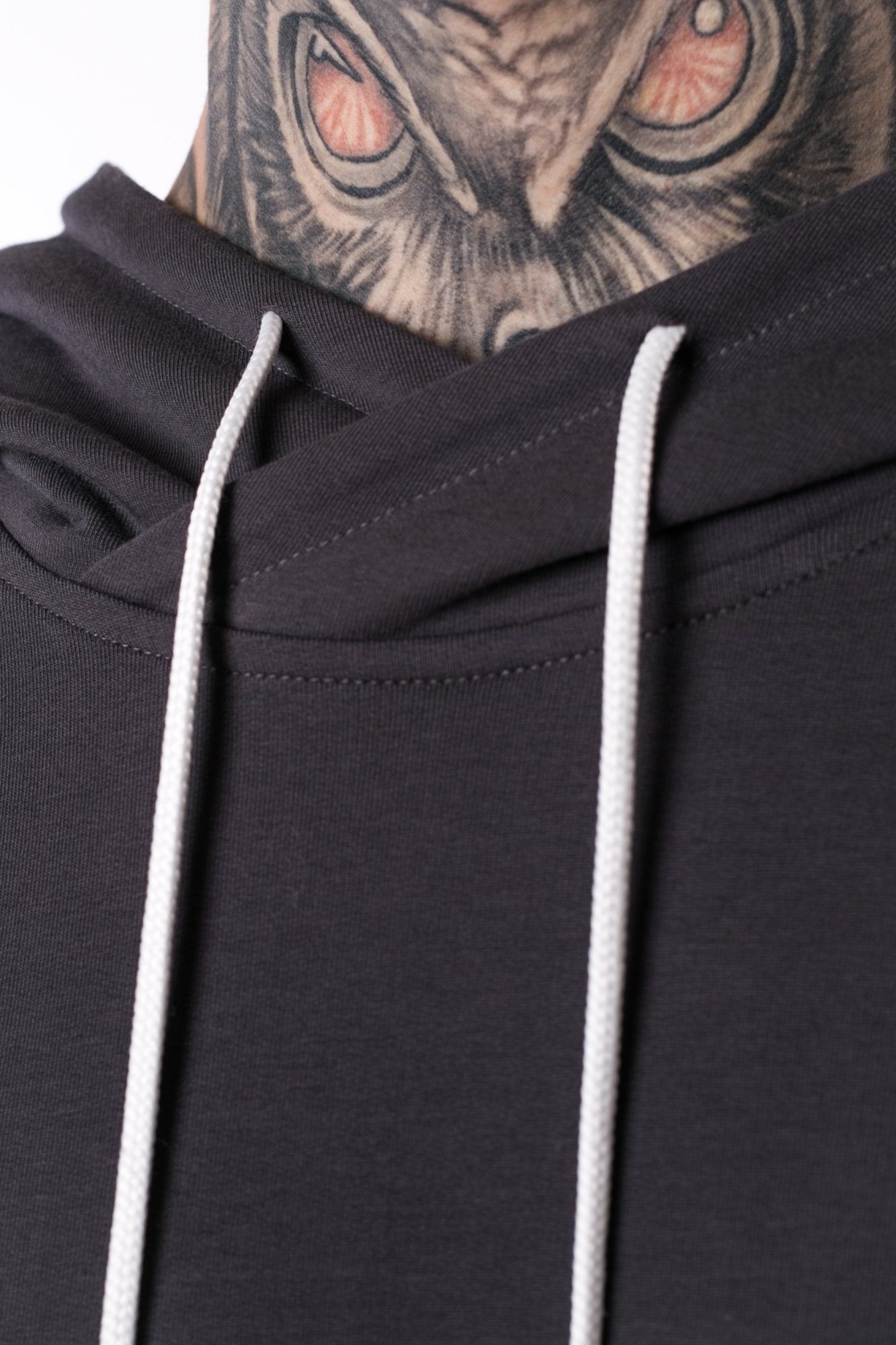 The Man Paneled Hoody 17 // dřevěné uhlí